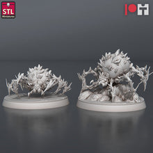 Load image into Gallery viewer, Ice Spider Miniature Set | Frost Spider | Giant Spider | Snow Spider | Wolf Spider | 5E | Dungeons and Dragons |Pathfinder |DnD |5th Edition
